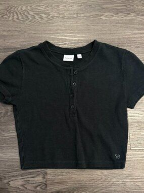 ARITZIA-SUNDAY BEST CROPPED BUTTON TEE